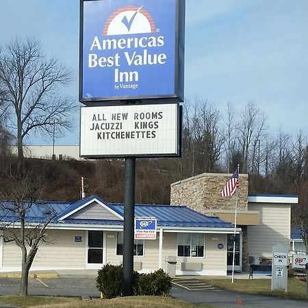 アメリカズ ベスト バリュー イン セント クレアーズビル ホイーリング St. Clairsville エクステリア 写真