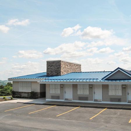 アメリカズ ベスト バリュー イン セント クレアーズビル ホイーリング St. Clairsville エクステリア 写真