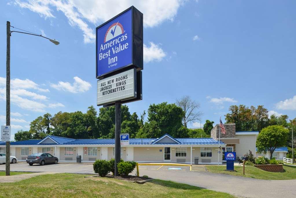アメリカズ ベスト バリュー イン セント クレアーズビル ホイーリング St. Clairsville エクステリア 写真