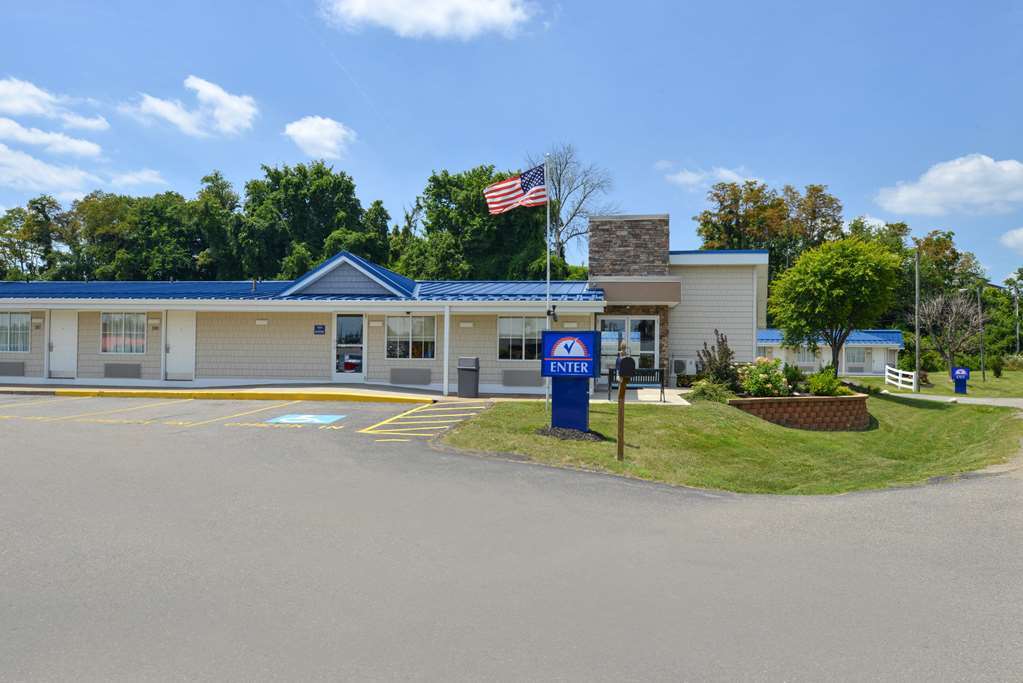 アメリカズ ベスト バリュー イン セント クレアーズビル ホイーリング St. Clairsville エクステリア 写真